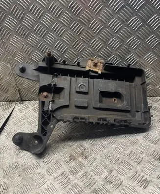 Skoda Octavia Mk2 (1Z) Battery tray 1K0915333