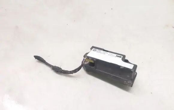 Volkswagen PASSAT B5 Airbag deployment crash/impact sensor 1J0909606N