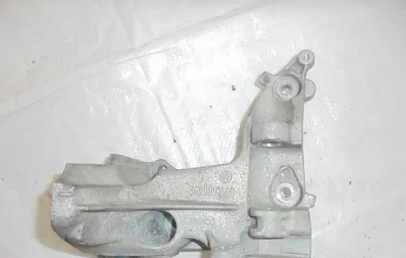 Citroen C4 I Picasso Engine mounting bracket 9685991680
