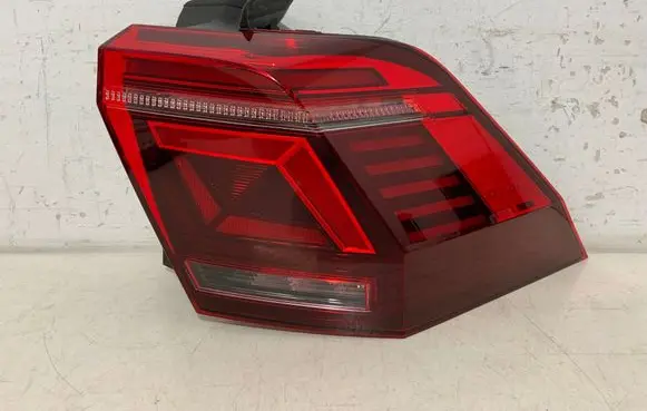 Volkswagen Tiguan Rear/tail lights 5NA945208J