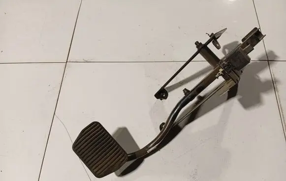 Volvo S60 Brake pedal 