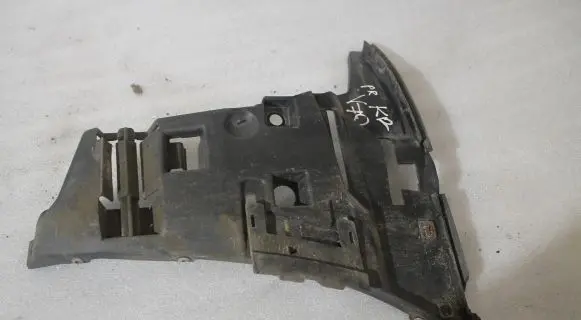 Volvo V70 Front bumper mounting bracket 09190303