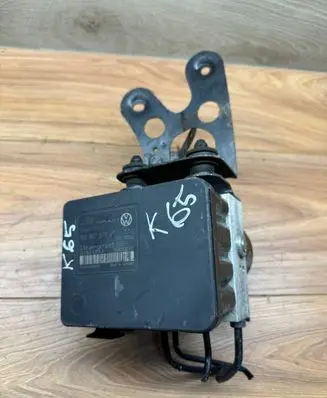 Volkswagen Golf V ABS Pump 1K0907379AC 00005305H0 10096003593