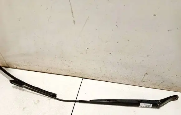 Front wiper blade arm