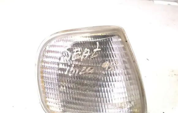 Volkswagen Polo III 6N 6N2 6NF Front indicator light 185213B
