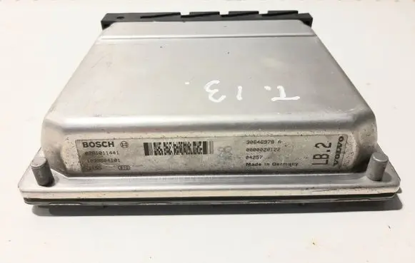 Volvo V70 Engine control unit/module 0281011441 30646978A