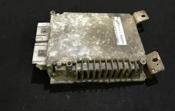 Chrysler Neon II Engine control unit/module p05269989am 9989am