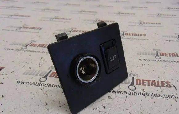 Toyota Avensis T270 AUX in-socket connector 5891505020