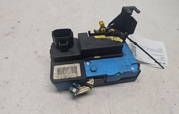 Volvo V70 Front door lock D156
