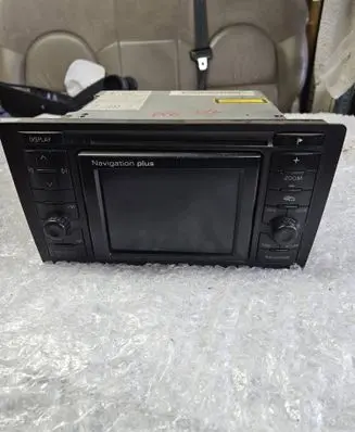Audi A8 S8 D2 4D Radio/CD/DVD/GPS head unit 8618842279 4D0035192E 7612001344