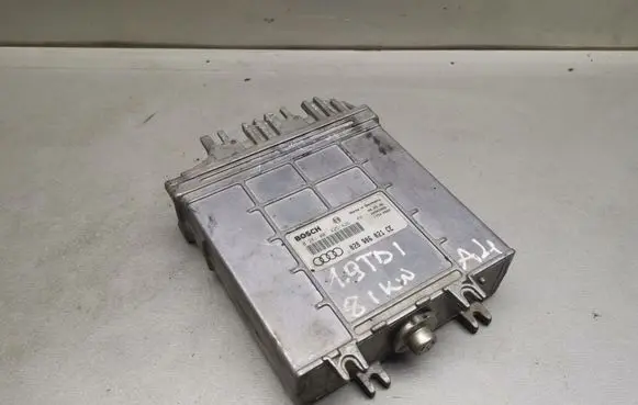 Audi A4 S4 B5 8D Engine control unit/module 0281001425 0281001426 028906021CE