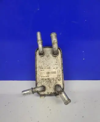 Volvo V50 Engine oil radiator 30723129