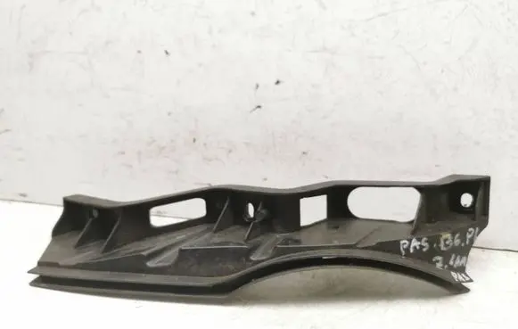 Front bumper mounting bracket