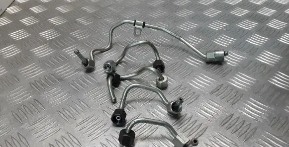 Volvo V40 Fuel injector supply line/pipe 31303505 31303504 31405314