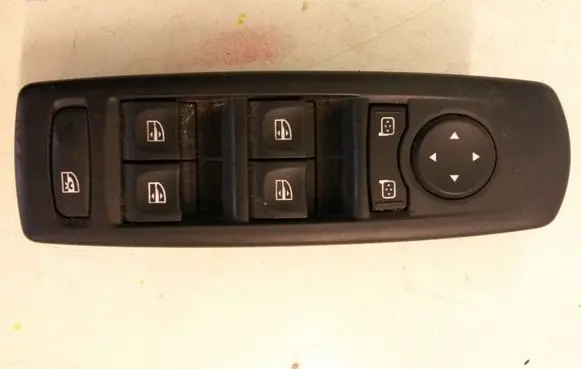Renault Laguna III Electric window control switch 809610007RC E30169