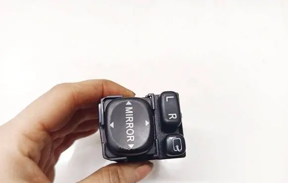 Toyota Avensis T250 Wing mirror switch 183575