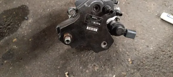 BMW X5 E53 Fuel injection high pressure pump 0445010073