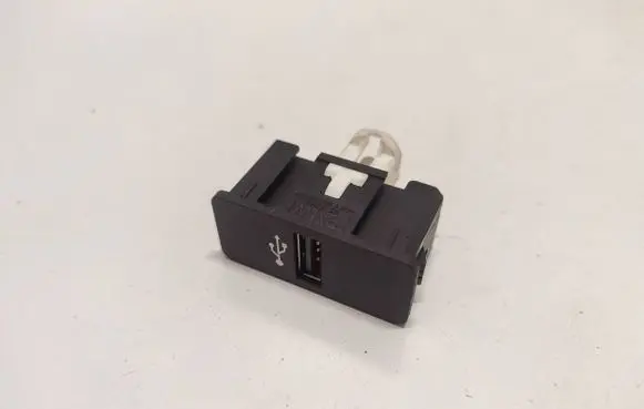 BMW M4 F82 F83 USB socket connector 9230248 84109230248