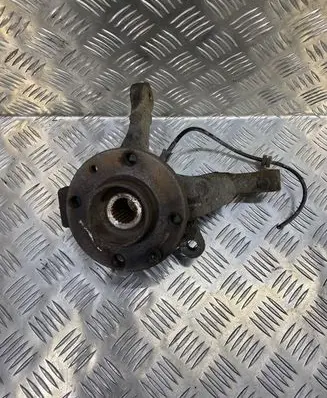Nissan Note (E11) Front wheel hub