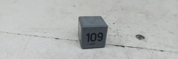 Skoda Fabia Mk1 (6Y) Other relay 1J0906381A V23134B63X396