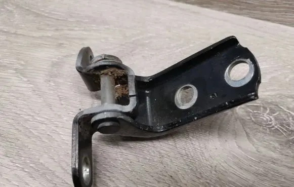 Toyota Avensis T250 Front door upper hinge 10528