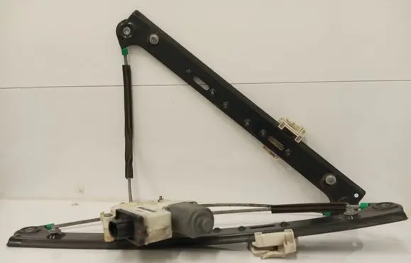 BMW X3 E83 Front door window regulator motor 6925964 840311301