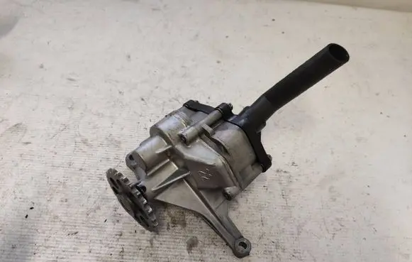 Mercedes-Benz ML W163 Oil pump 6061810801