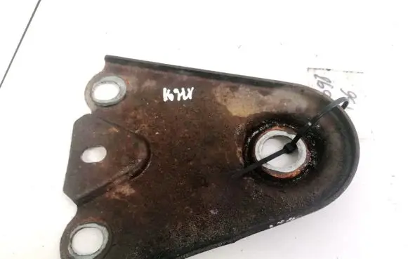 Volvo S80 Engine mounting bracket