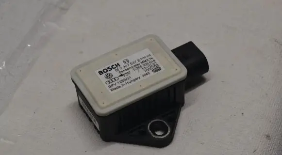 Audi A6 S6 C6 4F ESP acceleration yaw rate sensor 8E0907637B 0265005618