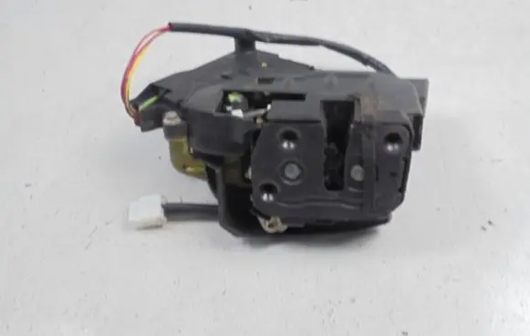 Mazda 323 Front door lock