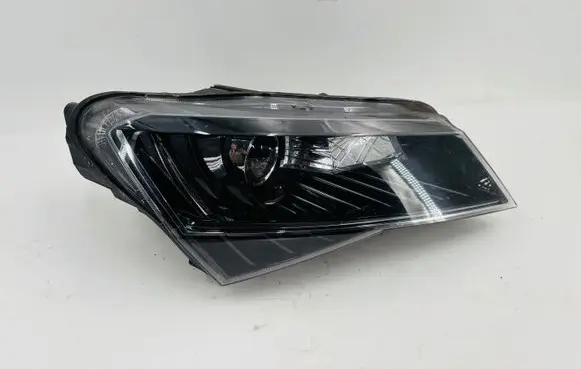Skoda Superb B8 (3V) Headlight/headlamp 3V1941016B 1ZS01193926