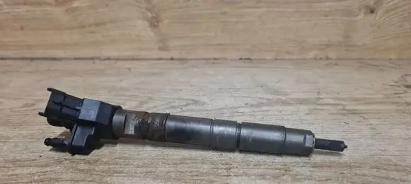 Volvo V60 Fuel injector 31303238