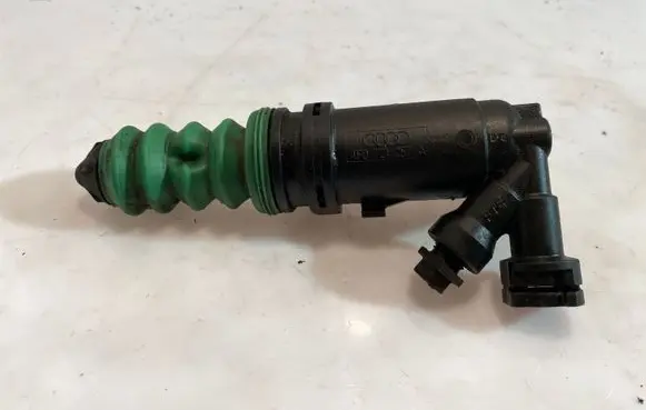 Audi A4 S4 B7 8E 8H Clutch slave cylinder 4F0721257A