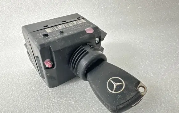 Mercedes-Benz CLK A209 C209 Ignition lock 2095450508