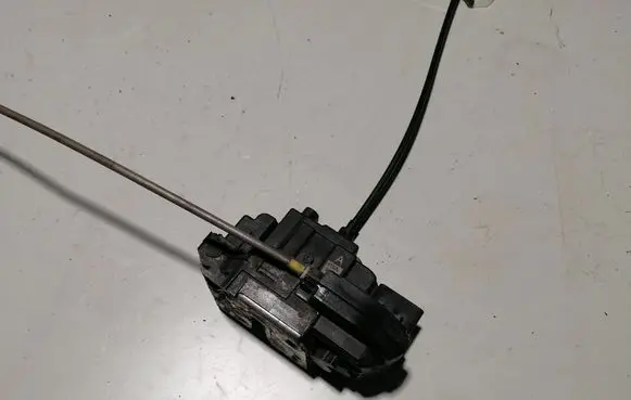 Nissan Qashqai Front door lock