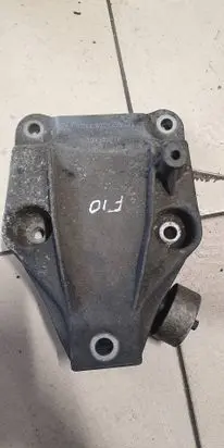 BMW 5 GT F07 Engine mounting bracket 6777623