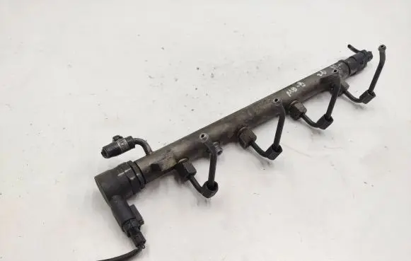Mercedes-Benz B W245 Fuel main line pipe A6400702395 0828700015