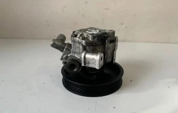 Mercedes-Benz E W210 Power steering pump A0024669401