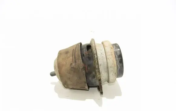 Volkswagen Touareg I Engine mount bracket 7L6199131C