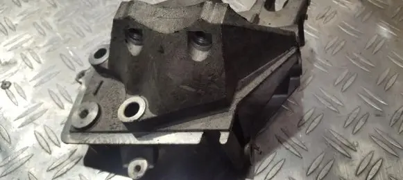 Ford Focus Engine mounting bracket 1n1g6f001ac