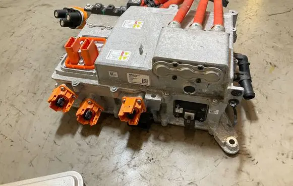 Polestar 2 Voltage converter inverter 32335806