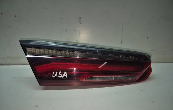 Tailgate rear/tail lights