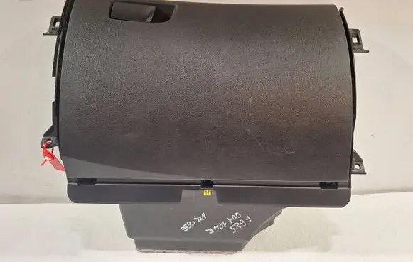 Renault Megane IV Glove box P685001166R