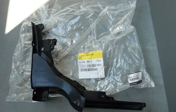 Mazda MX-30 Front bumper mounting bracket DN4E50A41 DN4E-50A41