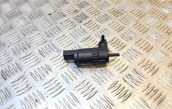 Audi Q3 8U Windscreen/windshield washer pump 1K6955651
