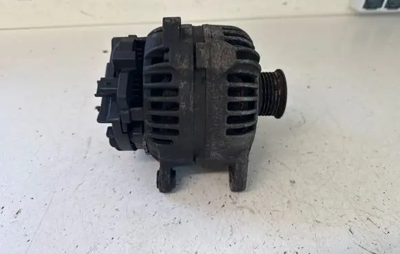 Opel Vivaro Generator/alternator 0124525049 8200262462