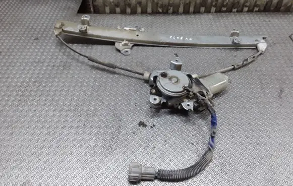Nissan X-Trail T30 Front door window regulator with motor 807318H301
