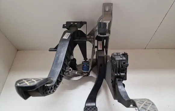 Audi A6 S6 C6 4F Pedal assembly 4F1721135