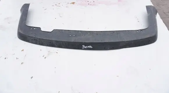 Rear bumper trim bar molding