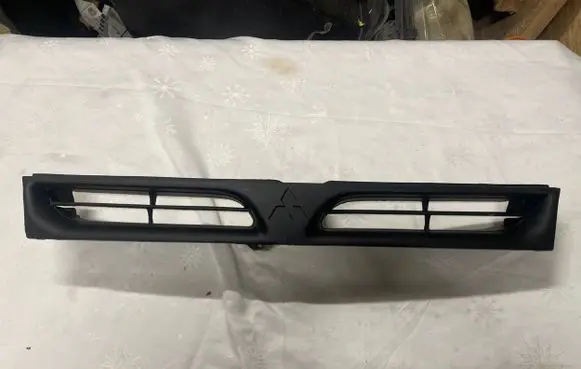 Mitsubishi Lancer Front bumper upper radiator grill MR221698 MB799005 MR221440